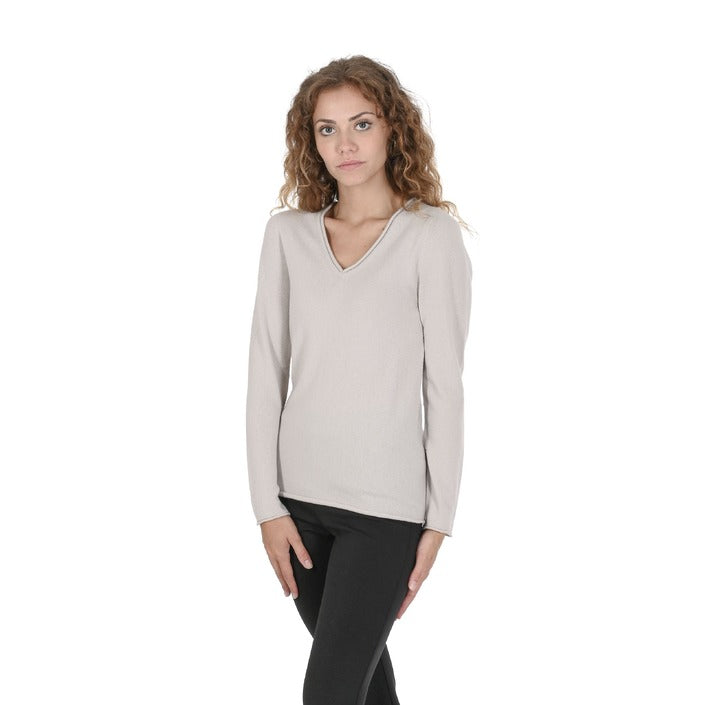 Crown of Edinburgh Cashmere - Crown of Edinburgh Cashmere Womens V Neck Sweater COE 0022 OYSTER