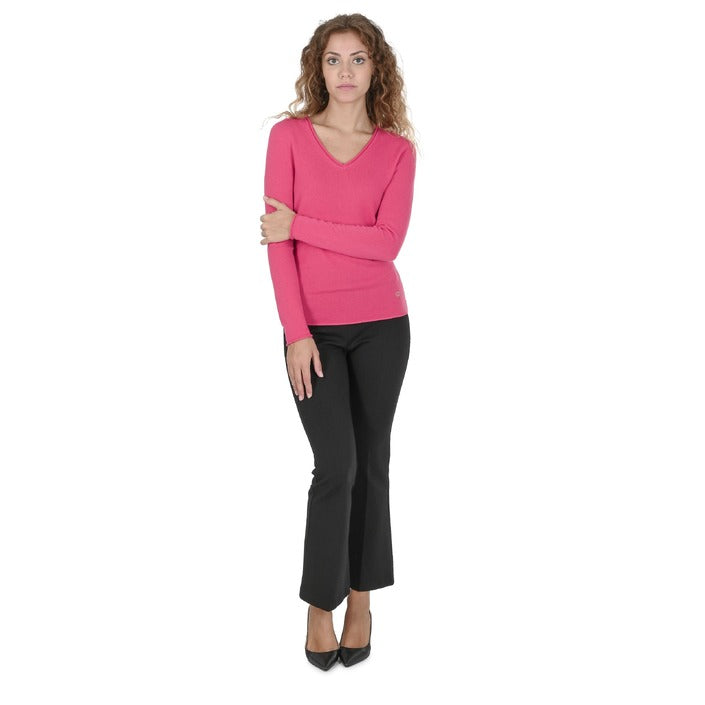 Crown of Edinburgh Cashmere - Crown of Edinburgh Cashmere Womens V Neck Sweater COE 0022 STRAWBERRY RED