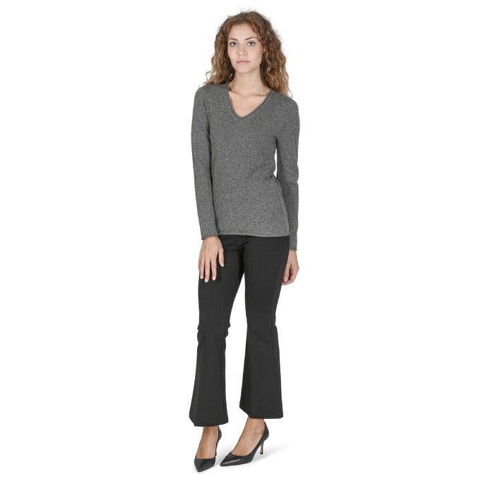 Crown of Edinburgh Cashmere - Crown of Edinburgh Cashmere Womens V Neck Sweater COE 0022 GREY